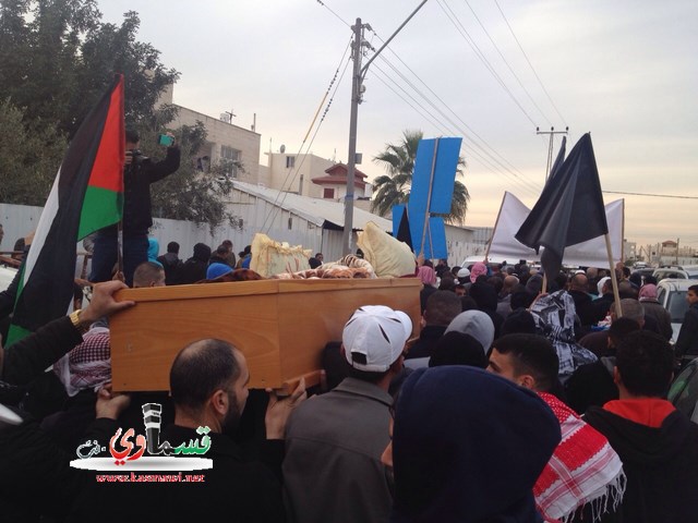 النقب: الالاف يشاركون في جنازة الشهيد سامي الزيادنة في مدينة رهط وسط اجواء من الغضب